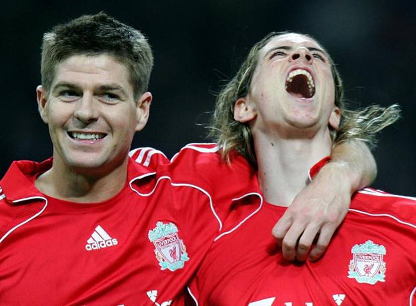 Torres festeggia insieme a Steven Gerrard (Ansa)
